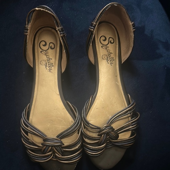 Seychelles Tan Sandals Elegant Flat Design - Picture 1 of 9